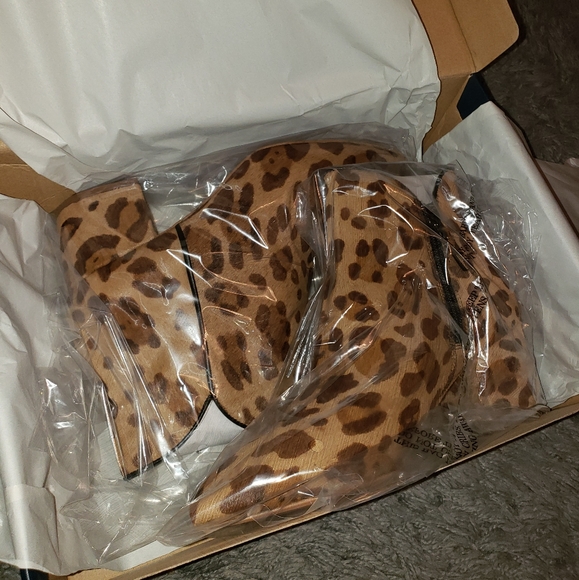 BNWB▪︎Cole Haan▪︎Elyse Ankle Boots - Picture 6 of 8